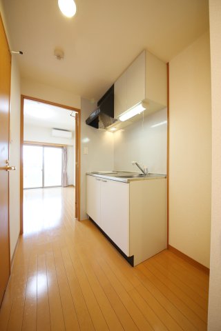 キッチン　別部屋同間取りのお写真となります。参考にご覧くださいませ。