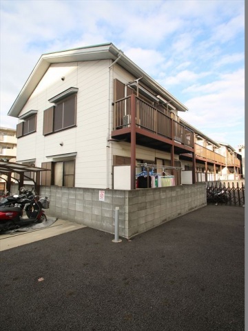 建物外観　礼金不要♪南向きのお部屋です♪