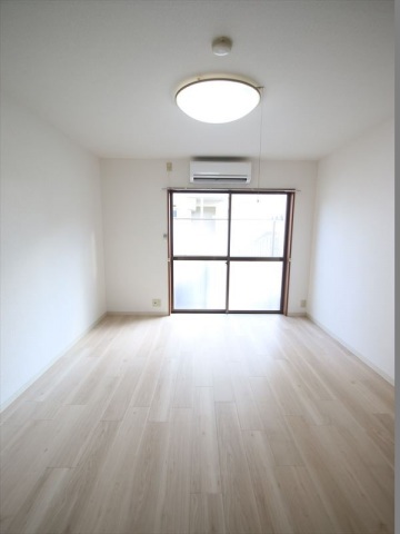 居室・リビング　7帖洋室♪エアコン・照明器具完備♪