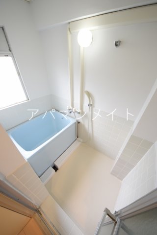 バス・シャワールーム　こちらで疲れを癒してください