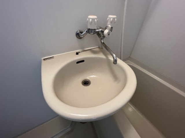 洗面設備　浴室内に洗面台つきです♪