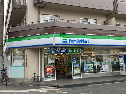 コンビニ　ファミリーマート 長居西店（コンビニ）まで469m