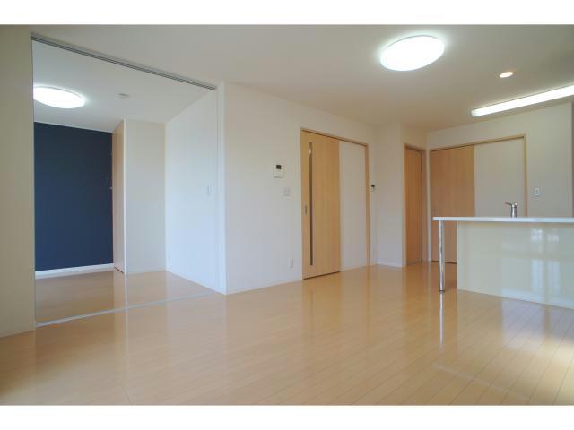 居室・リビング　※別のお部屋の写真です。