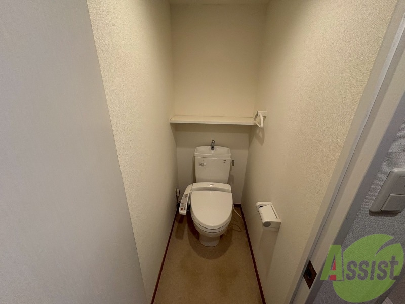 トイレ　トイレはウォシュレット機能付きです。安心して使用できますね。