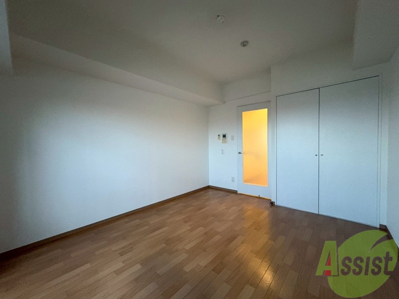 その他部屋・スペース　８帖の洋室を別の角度から撮影してみました。