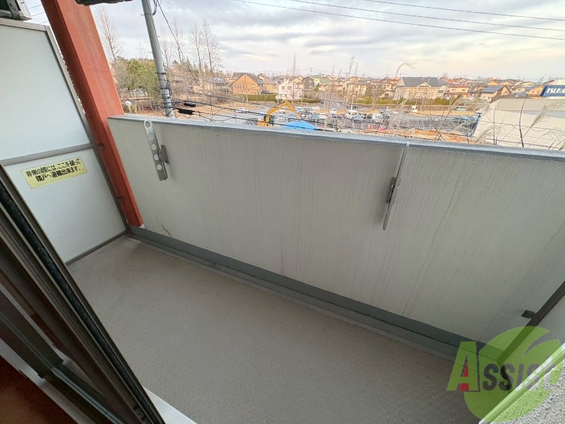 バルコニー　バルコニーは洗濯物がはかどりそうな広さがありますよ。