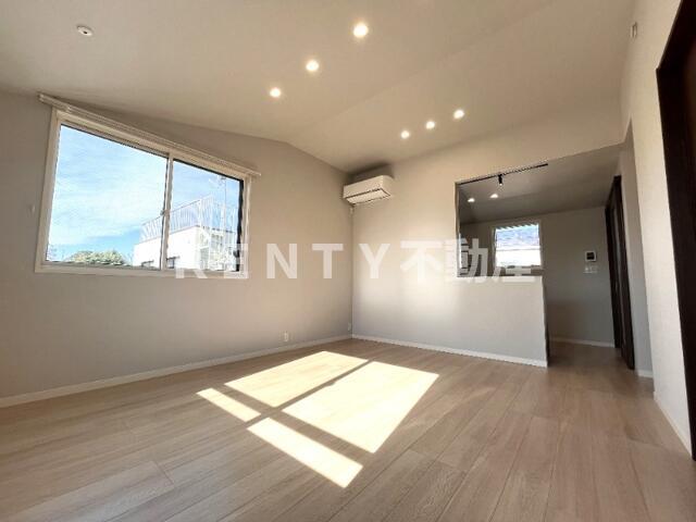 居室・リビング　こちらのリビングで趣味の時間をお楽しみください