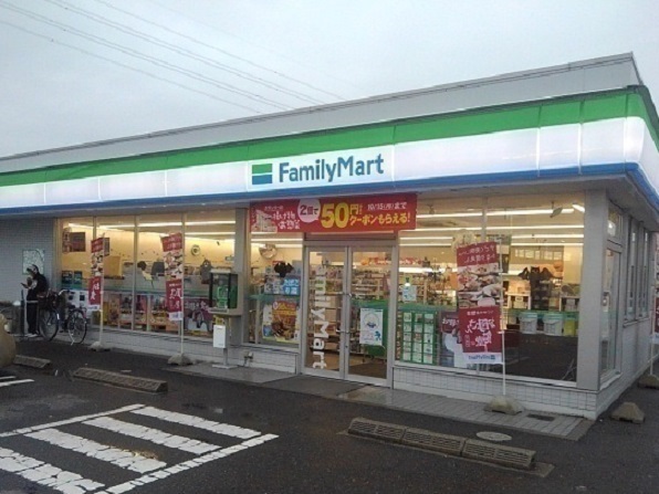 コンビニ　ファミリーマート中庄店（コンビニ）まで500m