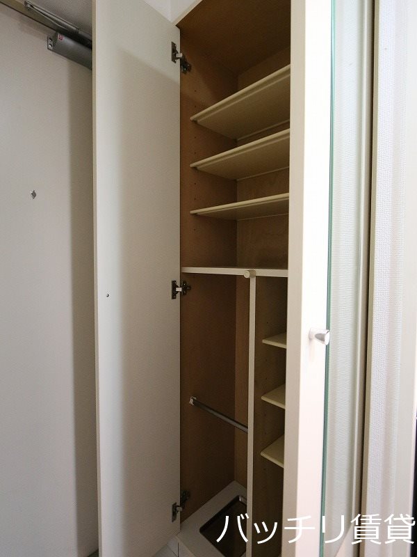 玄関　別号室写真の為現況を優先致します。