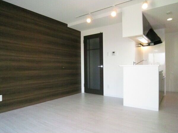 居室・リビング　明るい居間で気持ちまで明るくなりますね！