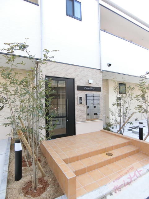 エントランス　オートロックが完備されております。