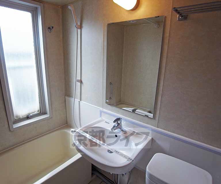 洗面設備　きれいな洗面台です