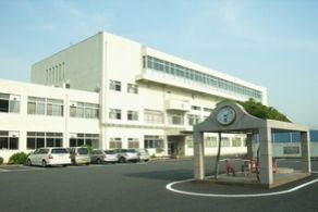 中学校　川口市立元郷中学校（中学校）まで556m