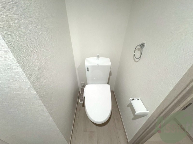 トイレ　ウォシュレットが付いてるのは嬉しいですね。
