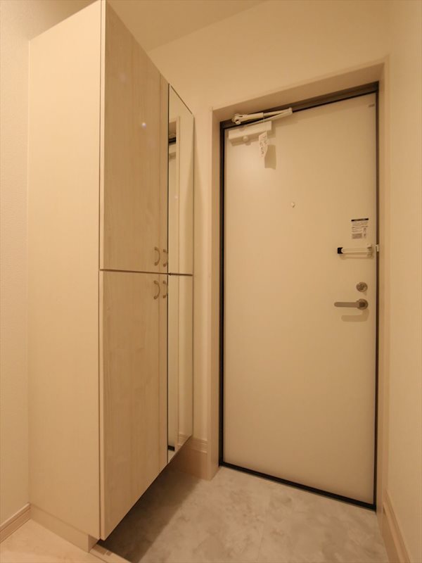 玄関　玄関　シューズボックス付（収納充実してます）