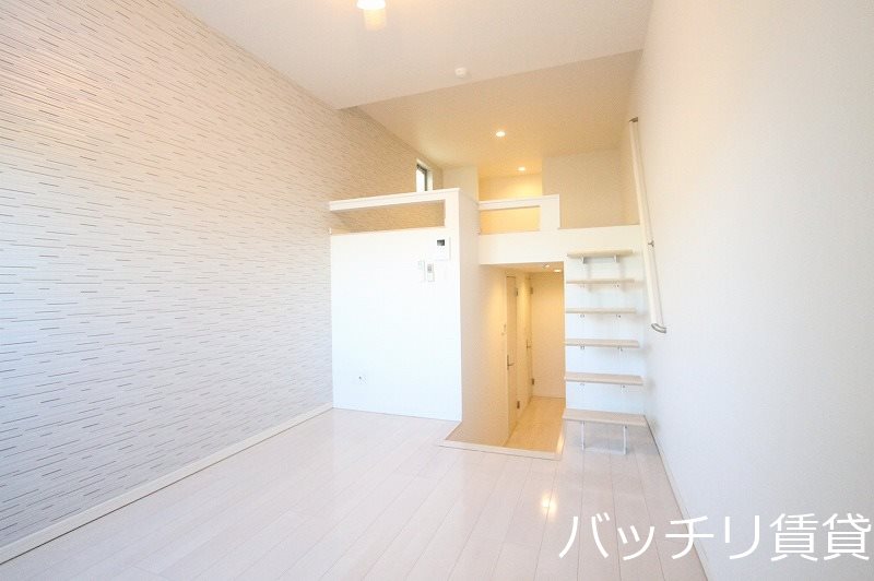 居室・リビング　別号室タイプの為、現状を優先致します。