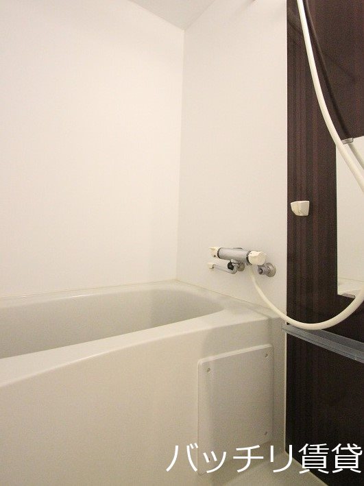 バス・シャワールーム　別号室タイプの為、現状を優先致します。