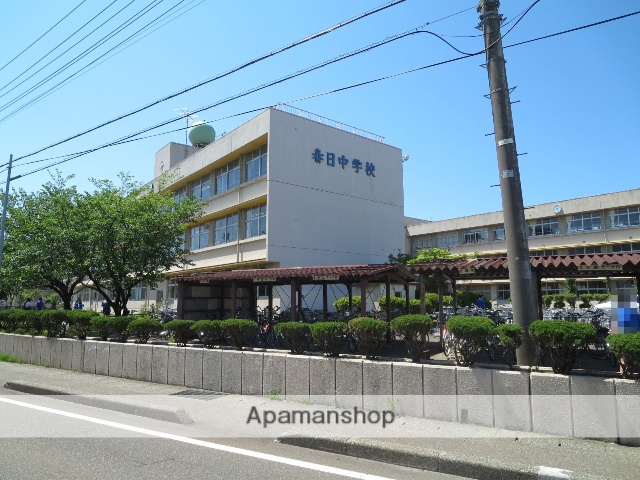 中学校　上越市中学校春日中学校（中学校）まで596m