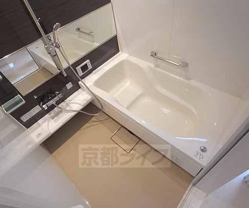 バス・シャワールーム　大きいお風呂です。