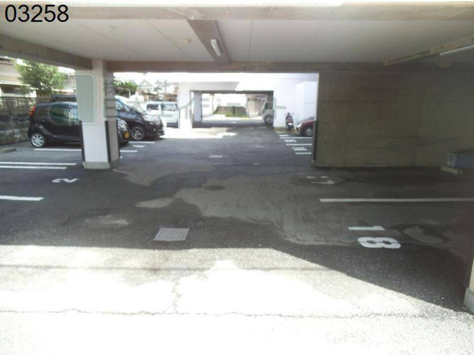 駐車場　駐車場