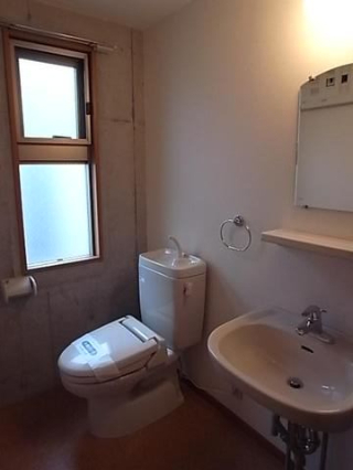 洗面設備　落ち着いたトイレです