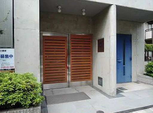 エントランス　ゆとりのあるエントランスです