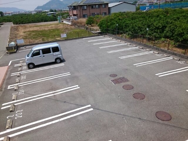 駐車場　駐車場に車を止められます