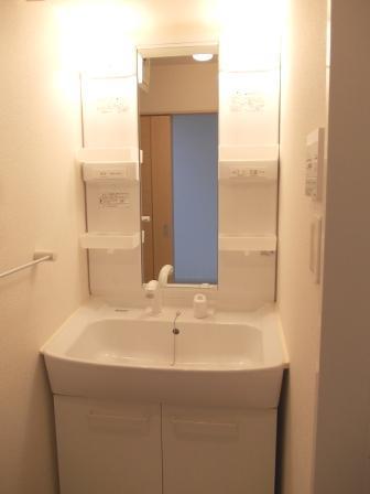 洗面設備　小物棚のたくさんついたシャンプードレッサー♪