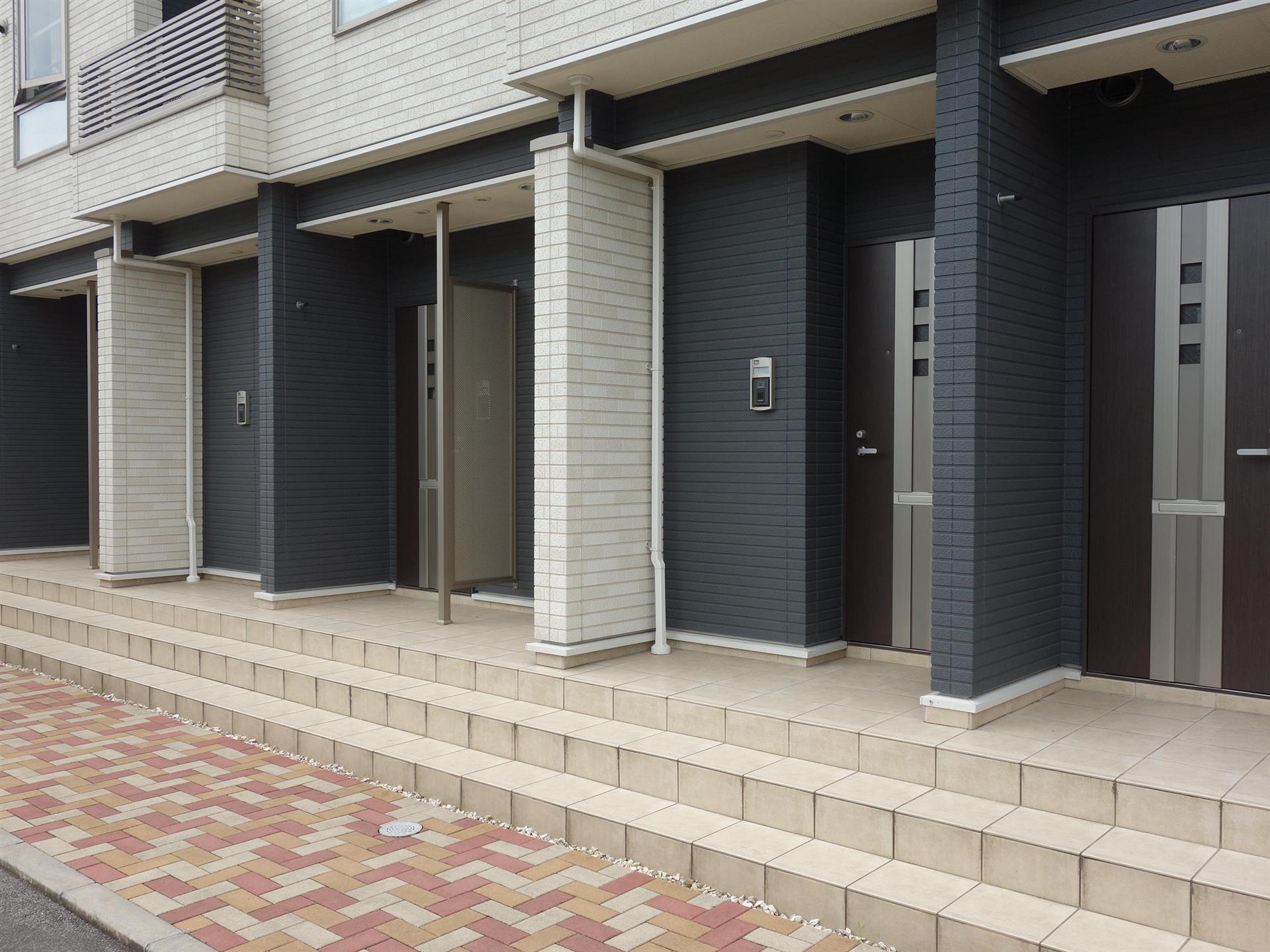 エントランス　スタイリッシュな玄関ポーチ♪