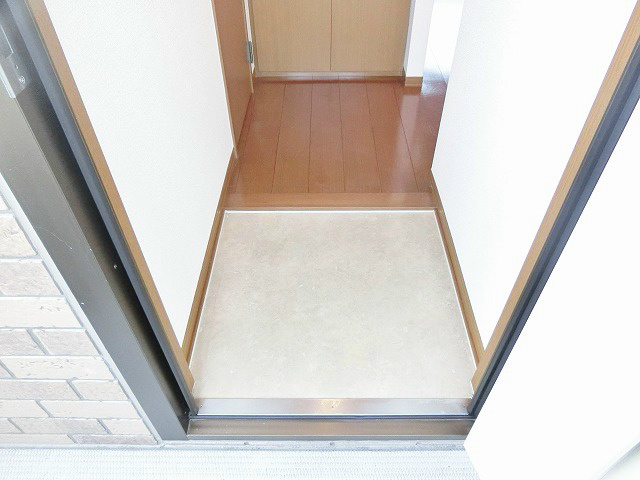 玄関　スッキリした印象の玄関スペース