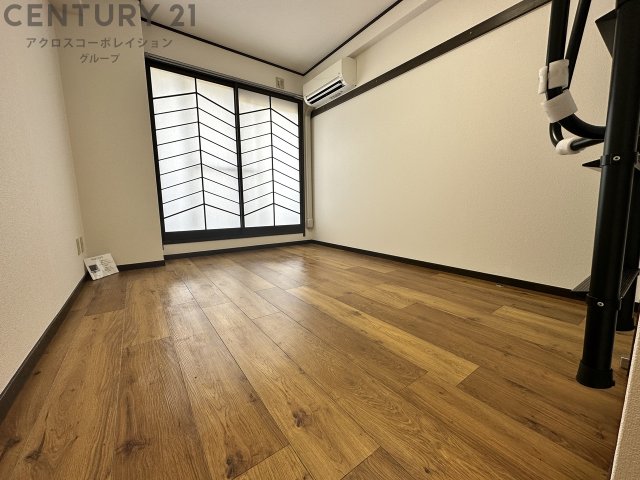 居室・リビング　エアコン付きで快適に過ごせます♪