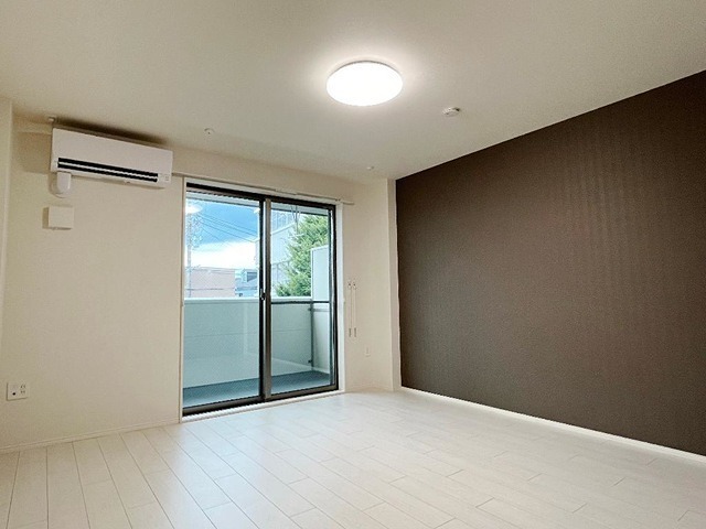 居室・リビング　明るいお部屋です♪