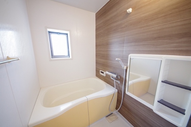 バス・シャワールーム　追い焚き付き