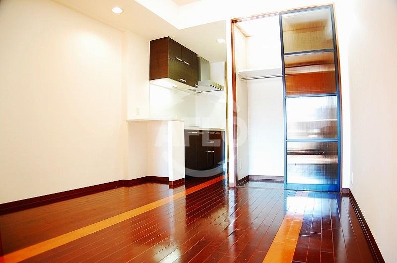 居室・リビング　マスターズ・レジデンス桜川I　リビング