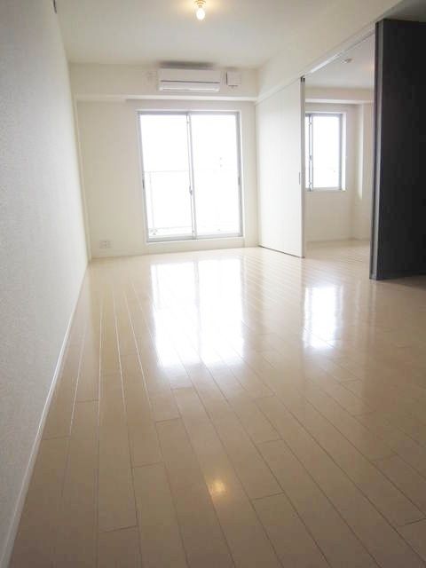 その他部屋・スペース　南向き日当たり良好リビングルーム