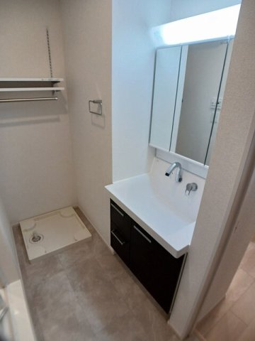 洗面設備　スペースが確保できる洗面所です