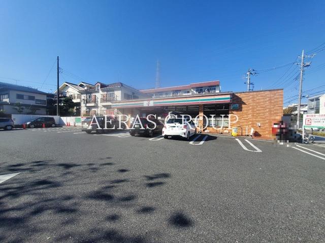 コンビニ　セブン-イレブン 東浦和３丁目店（コンビニ）まで679m