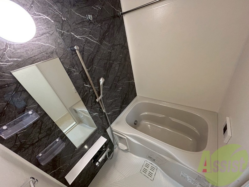 バス・シャワールーム　浴槽もあり、ゆっくり湯船に浸かることが出来ます。