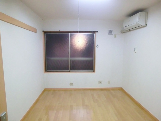 居室・リビング　人気の最上階洋室タイプです。