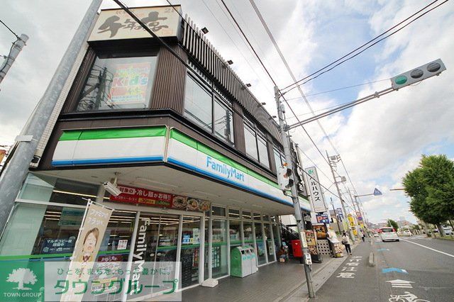 コンビニ　ファミリーマートあすまや与野本町駅前店（コンビニ）まで660m