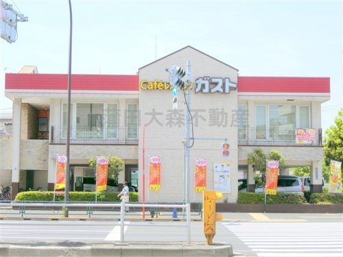 飲食店　ガスト本羽田店（飲食店）まで665m