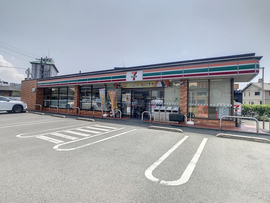 コンビニ　セブンイレブン山口湯田温泉4丁目店（コンビニ）まで681m