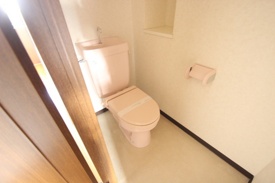 トイレ　別部屋の写真です。