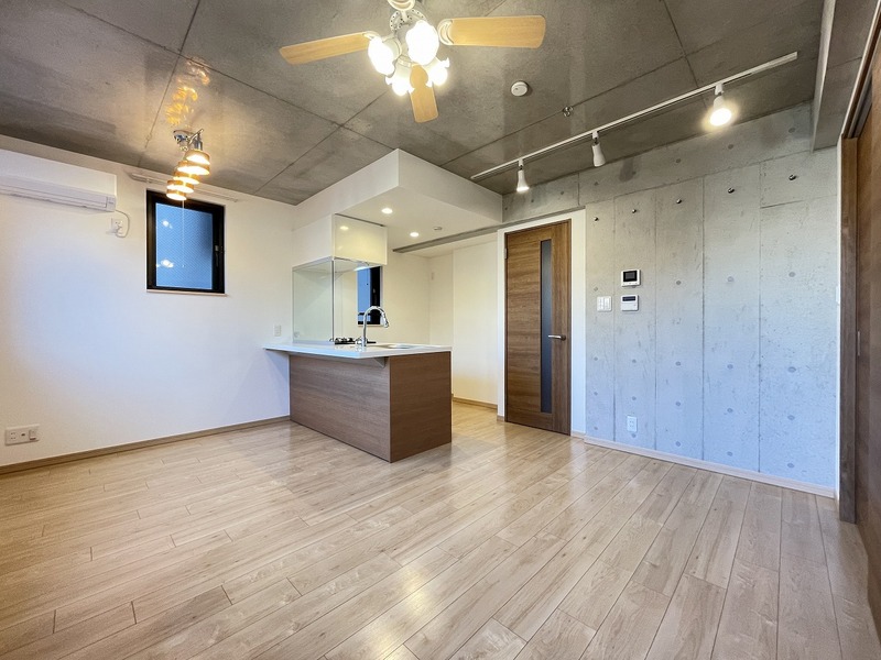 居室・リビング　☆明るい居間☆