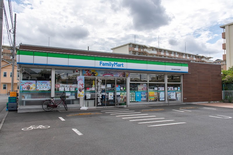 コンビニ　ファミリーマート 東久留米所沢街道店（コンビニ）まで679m
