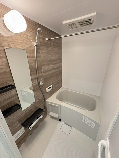 バス・シャワールーム　◆追焚と浴室乾燥機付きの浴室です◆