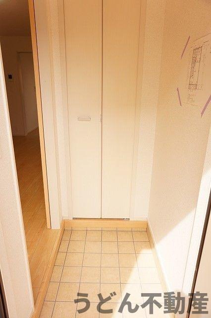 玄関　うどん県のお部屋探しはうどん不動産へ うどんちゃんとLINE