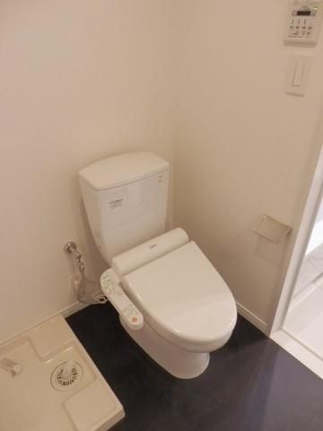 トイレ　温水洗浄便座完備