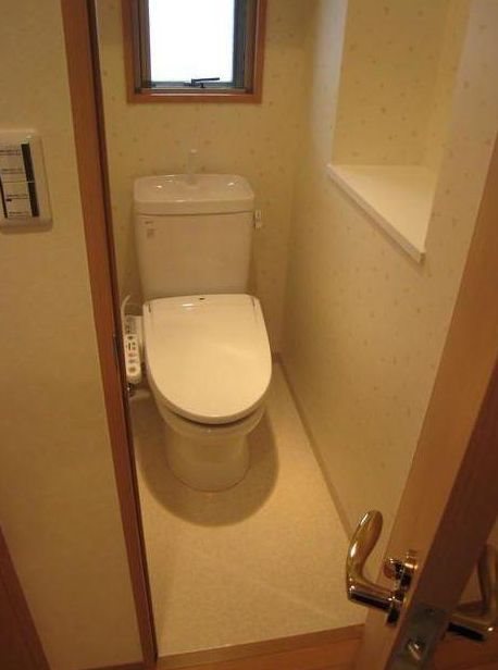 トイレ　弊社は全物件が仲介手数料半月分でご紹介可能です。