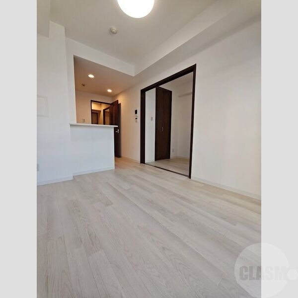 居室・リビング　８帖のリビングルーム